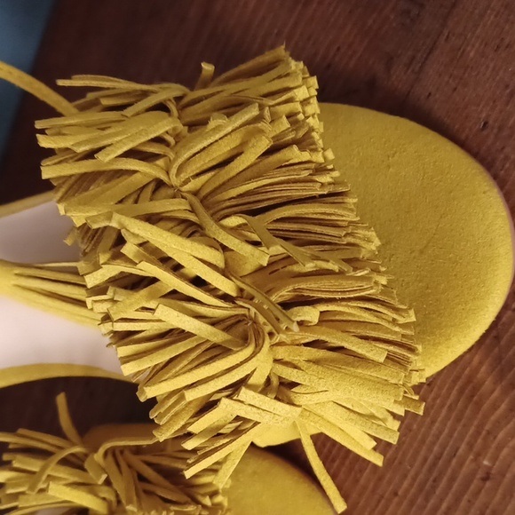 Heels - Picture 3 of 16